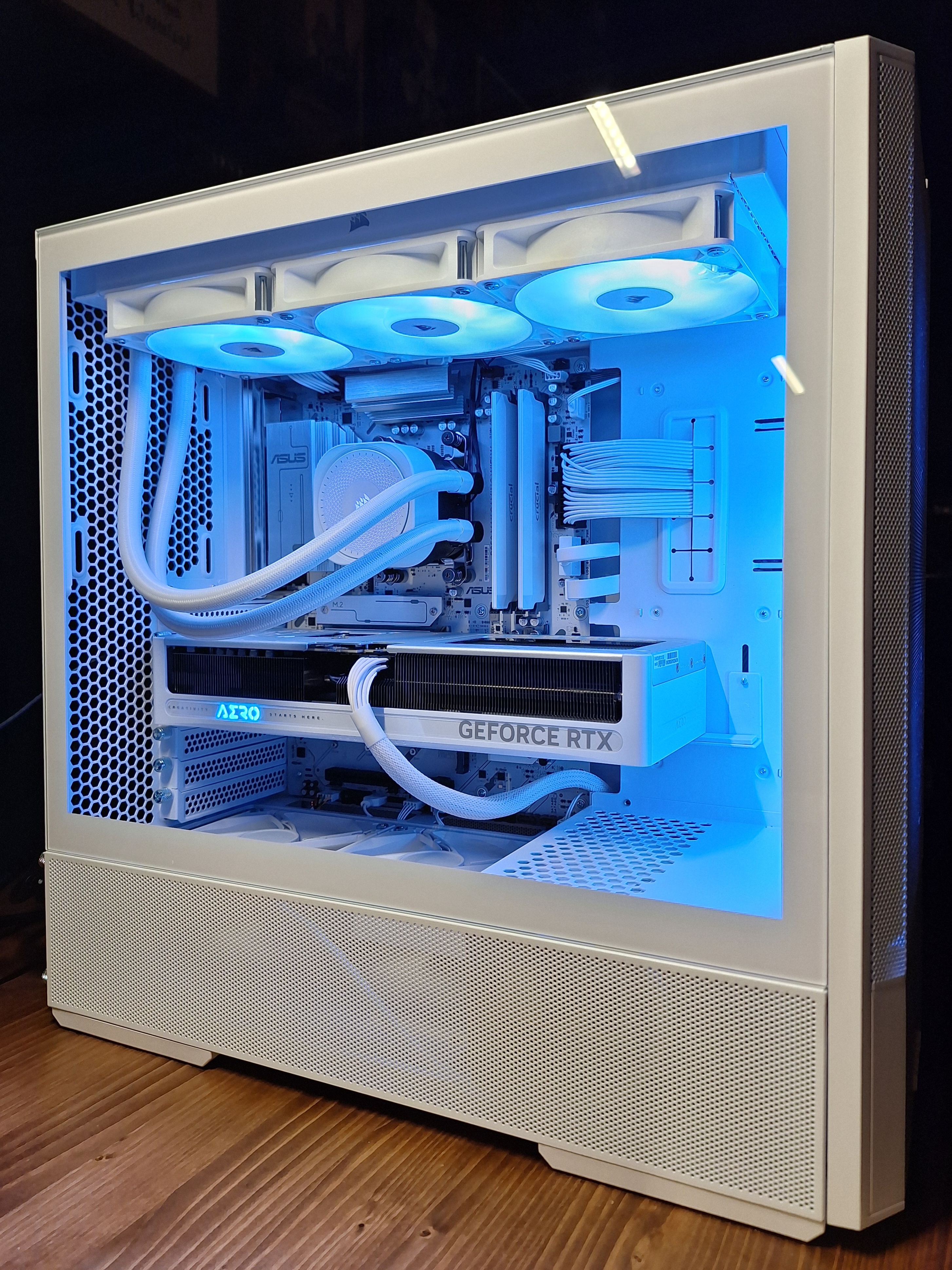 Side view of the white Lancool 207 gaming PC interior
